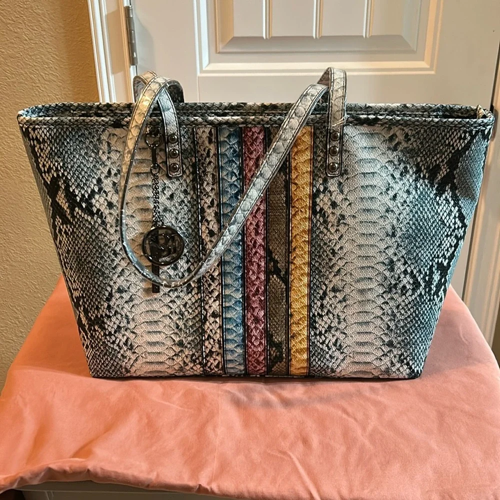 Studio Badgley Mischka, Vegan Leather, Light Blue Snake TOTE. NWT - Picture 1 of 16